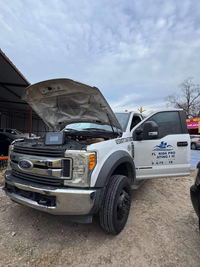 Mecánico trabajando